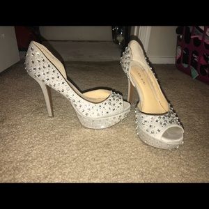 Light grey high heel with rhinestones